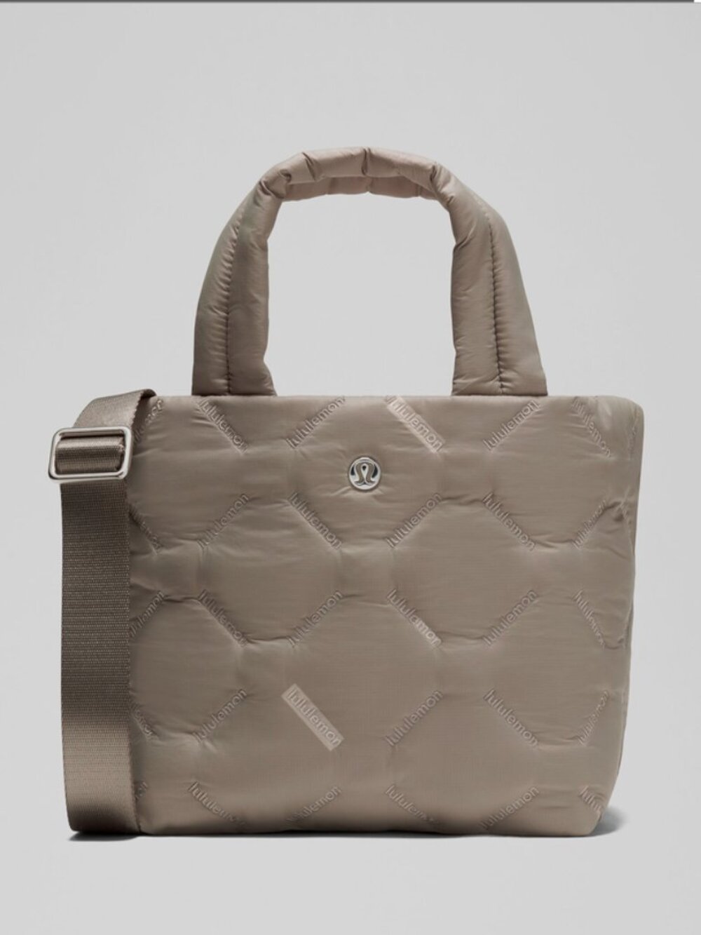 LULULEMON QUILTY PLEASURES TOTE BAG 12L WARM ASH GREY NEW - Picture 2 of 6